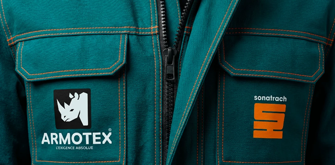 Veste ARMOTEX turquoise avec poches, surpiqûres orange et marquage d’entreprise